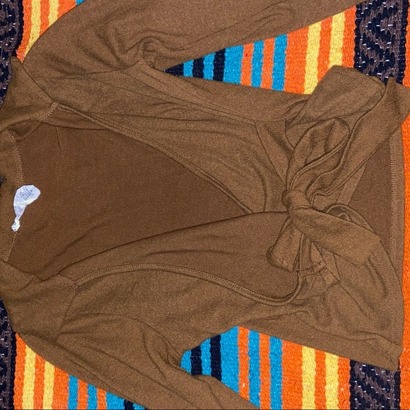 Caution To the Wind Long sleeve wrap top M - Picture 2 of 3